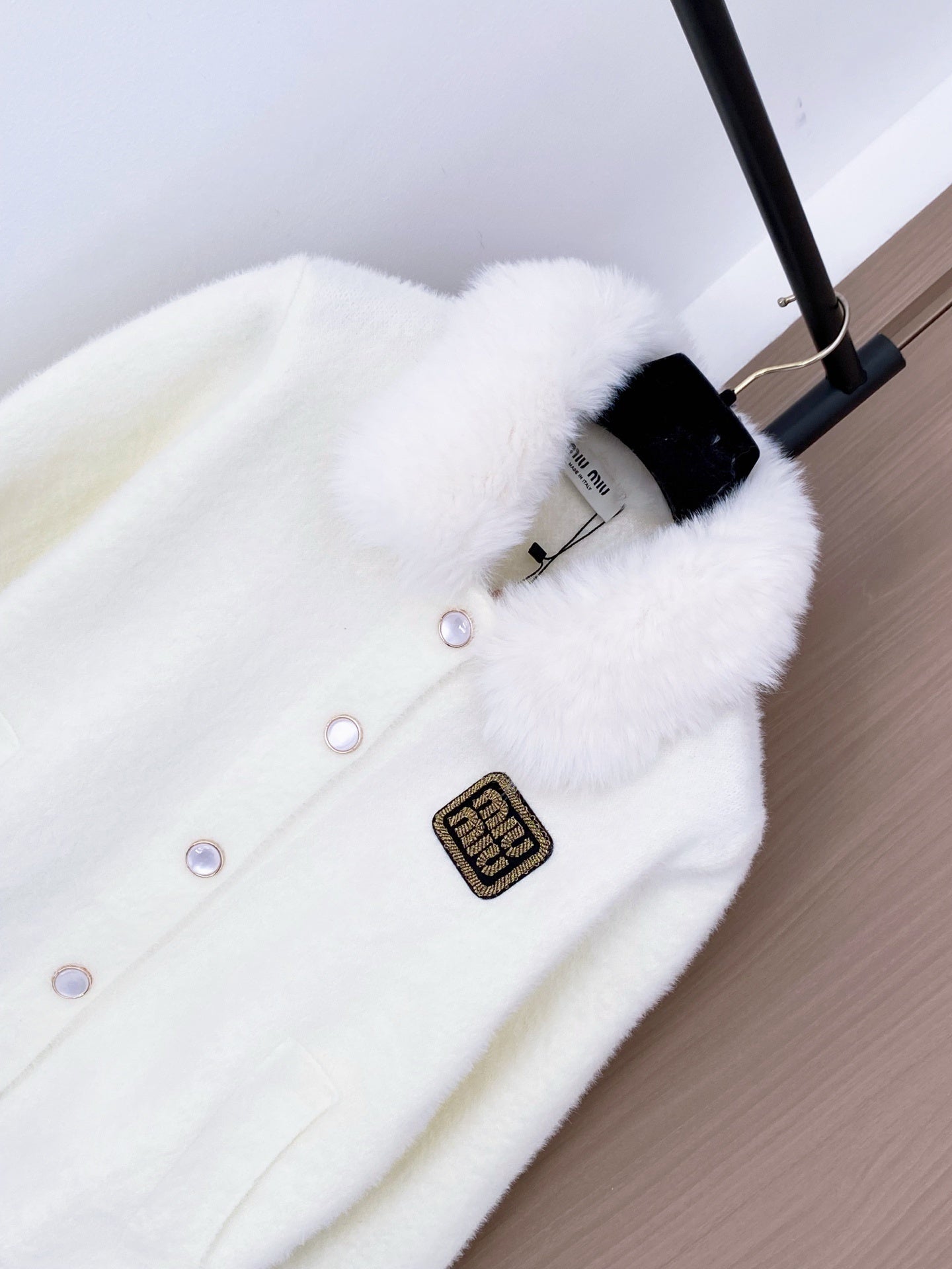 New Two-Tone Logo Cardigan Slimming & Versatile